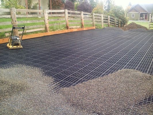 330*330*50MM Pavimentadores de relva porosa de HDPE Grades de relva de plástico para estacionamento de entrada