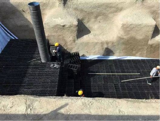 Cisterna subterrânea de coleta de água da chuva para gestão de águas pluviais escolares